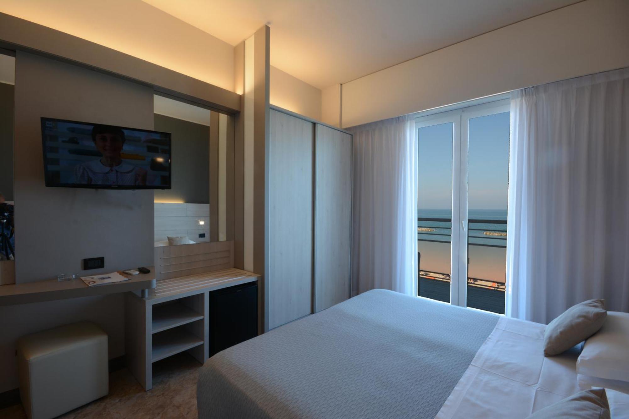 Hotel Spiaggia Pesaro Exterior photo
